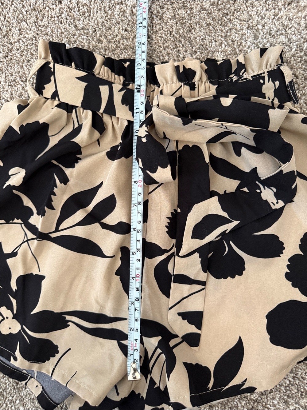 🚨Price Drop🚨 NWOT High Waist Floral Paperbag Shorts - Beige & Black - Picture 7 of 7